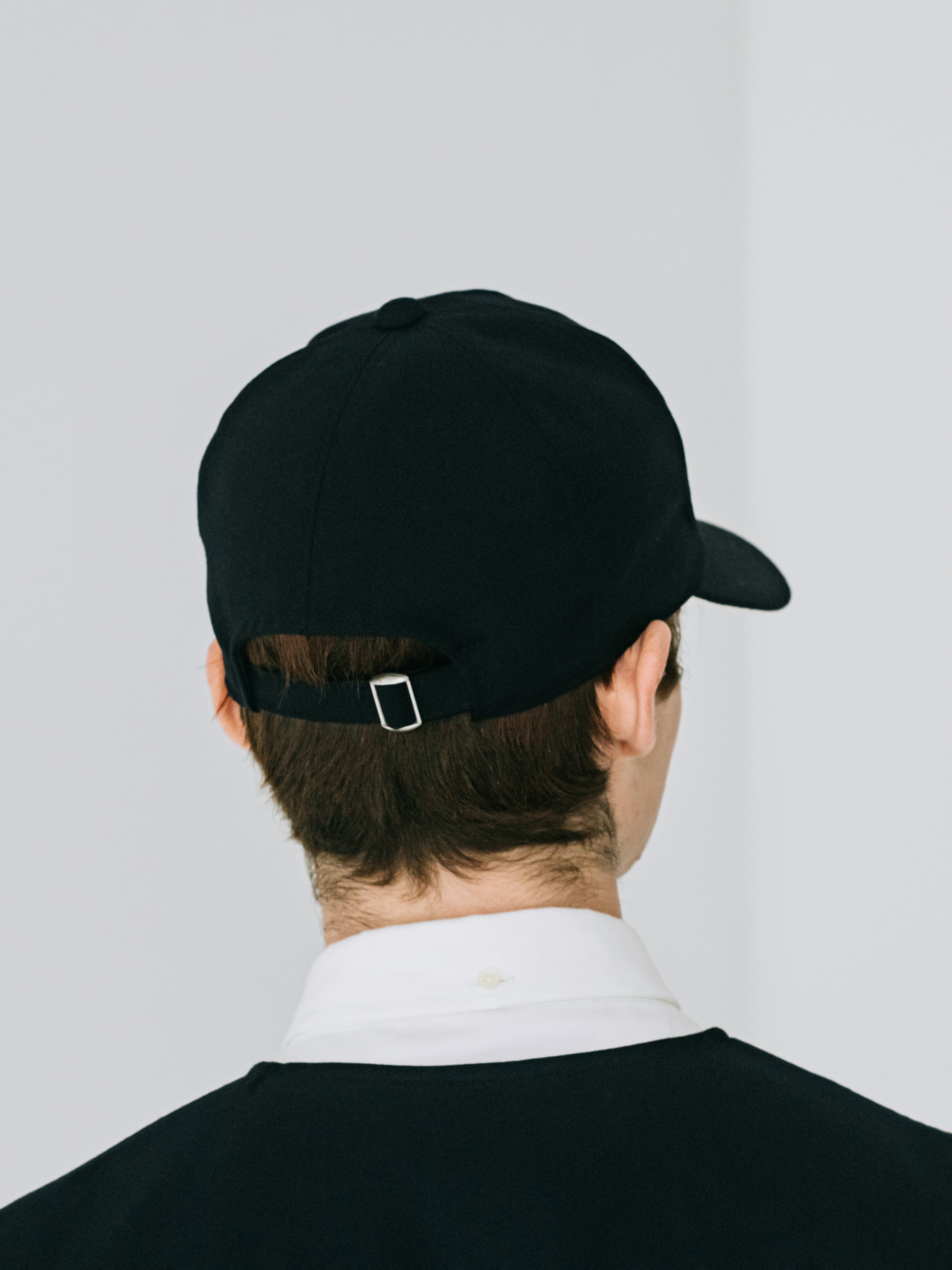 CLASSIC 6-PANEL CAP 帽子 深め ネイビー ファッション ストリート モード メンズ レディース ユニセックス 20代 30代 かっこいい おしゃれ アパレル ブランド 無地 シンプル コーデ  着こなし 着画　着用画像