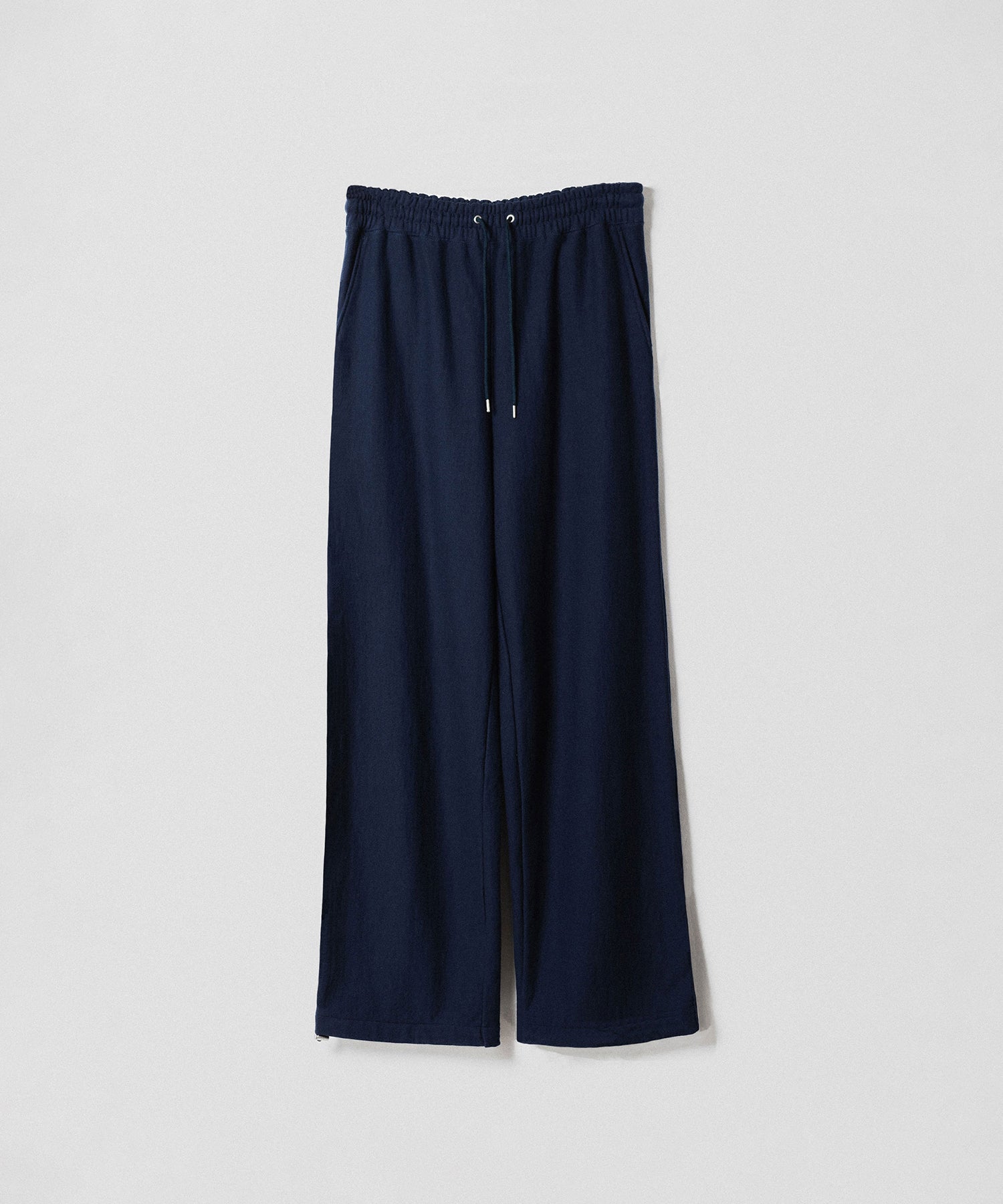 通販 オンラインショップ ネットショップ スウェット sweatpant ヘビーウェイト ヘビーオンス heavyweight 厚手 ワイド セミワイド ストレート 大きめ 長め 裾調整 春 夏 秋 冬 オールシーズン 通年 定番 きれいめ 綺麗め ファッション ブランド メンズ レディース ユニセックス ストリート モード 20代 30代 大人 かっこいい おしゃれ 可愛い アパレル シンプル コーデ 私服 普段着 リラックス カジュアル アメカジ  アイビー アメトラ プレッピー 裏毛 14オンス 15オンス 14oz 15oz   シティボーイ シティガール メンズライク 韓国 スポーツ スポーツミックス スポーツmix スポーティー アクティブ シック セレブ 海外 アスレチック ブロークコア ミックスコーデ  ダンス おすすめ 綿100 ゆったり 裾 ゴム 丈長め トレンド 日本製 流行 ドローコード 紐 リラックス ネイビー 紺 シルエット 綺麗 きれい 美しい