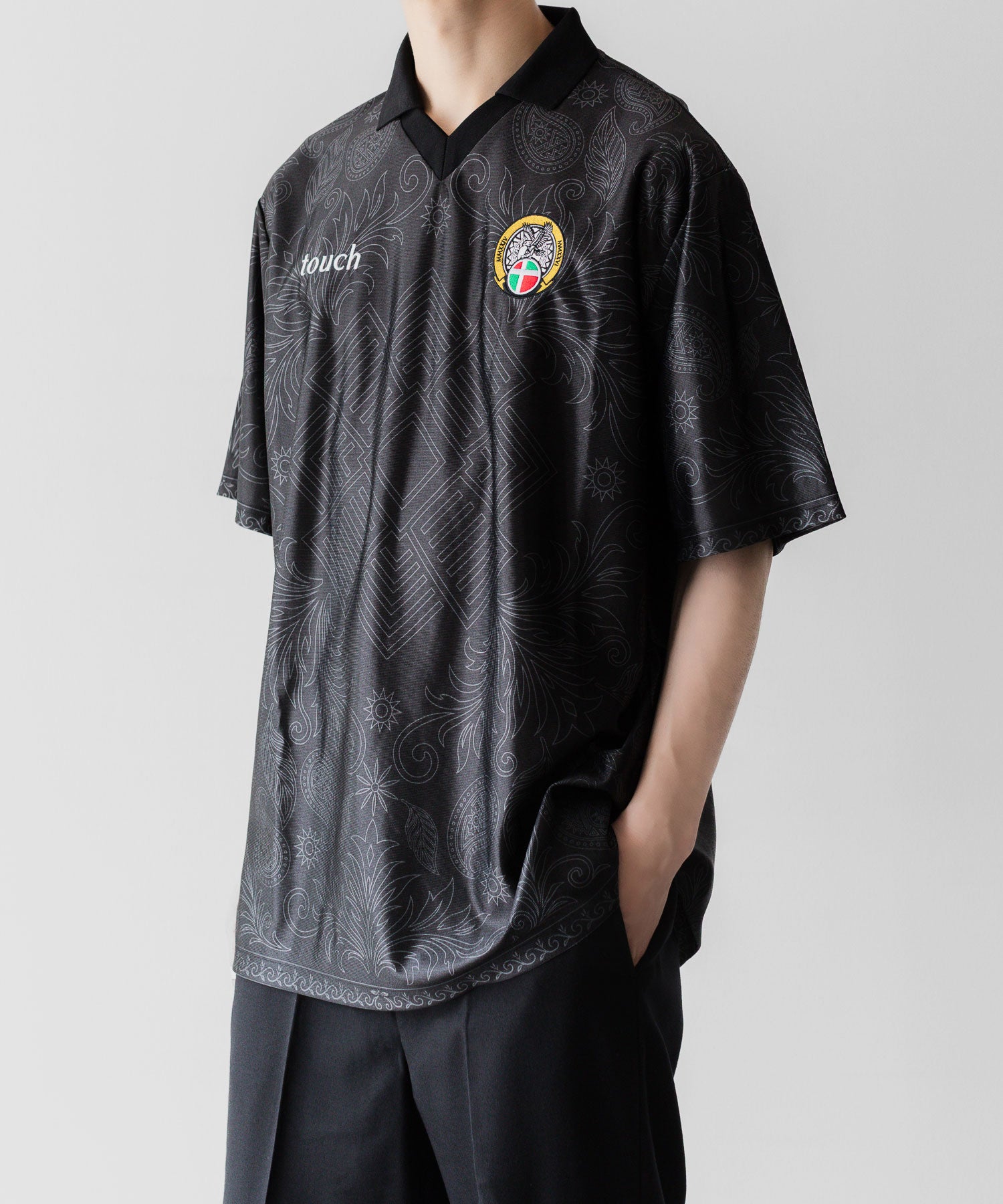通販 オンラインショップ ネットショップ football jersey フットボール ジャージ サッカーシャツ ゲームシャツ ユニ グリーン 2nd 3rd ファッション ストリート モード メンズ レディース ユニセックス 20代 30代 大人 かっこいい 可愛い カワイイ おしゃれ アパレル ブランド 流行 トレンド 春夏 アクティブ シック セレブ 海外 アスレチック ブロークコア ミックスコーデ エフォートレス リラックス 綺麗め カジュアル ドレッシー 韓国  y2k スポーツミックス スポーツmix スポーティー  ワッペン 刺繍 襟 襟付き  スリット バンダナ グラフィック 装飾 オーナメント チカーノ上品 エレガンス メキシコ メキシカン 86 ワールドカップ W杯 中南米  中米 ラテン 代表ユニ 重ね着 春 夏 秋 90s 00s オリジナル 普段着 レトロ 世界遺産 遺跡 グラフィック 線 ライン 建築 文化 文明 神殿 歴史 マヤ 考古学  黒 ブラック
着こなし コーデ 着画 着崩し スタイル エフォートレス リラックス オーバーサイズ